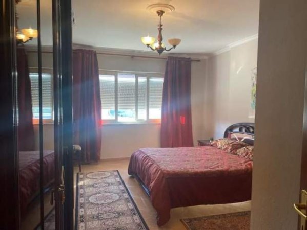 Tirane, jap me qera apartament 3+1 500 Euro