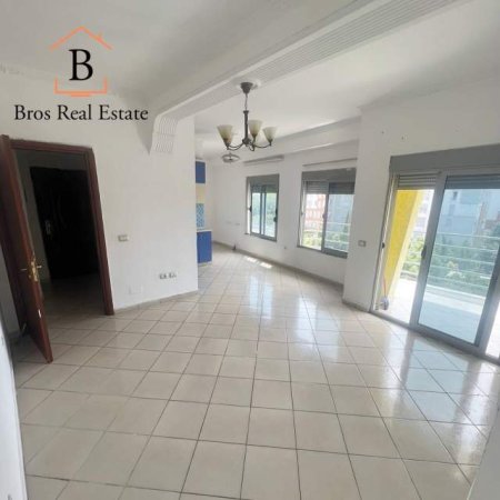 Tirane, jepet me qera apartament 3+1+A+BLK Kati 4, 120 m² 400 Euro (Rruga Jordan Misja)