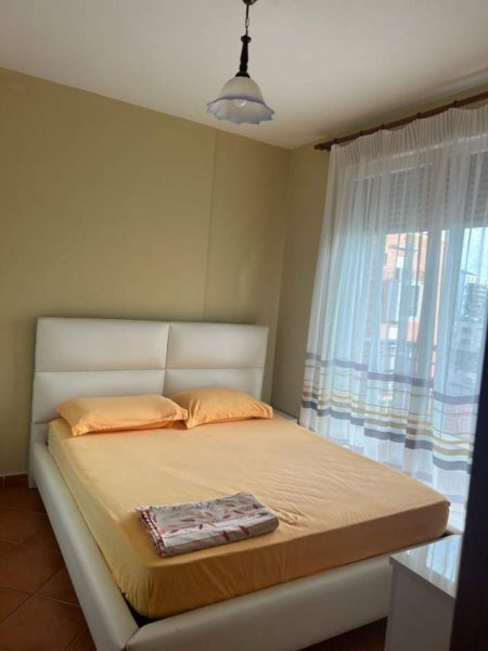 Tirane, jepet me qera apartament 1+1+BLK Kati 5, 70 m² 400 Euro (pas Mondialit)