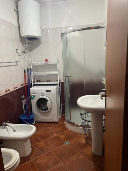 Tirane, jepet me qera apartament 1+1+BLK Kati 5, 70 m² 400 Euro (pas Mondialit)