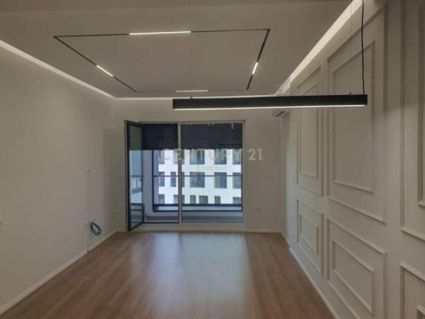 Tirane, jepet me qera zyre Kati 5, 81 m² 500 Euro (Qendra Kontakt)