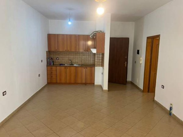 Tirane, shitet apartament 1+1+BLK Kati 3, 80 m² 128.000 Euro (prane Kika 3)