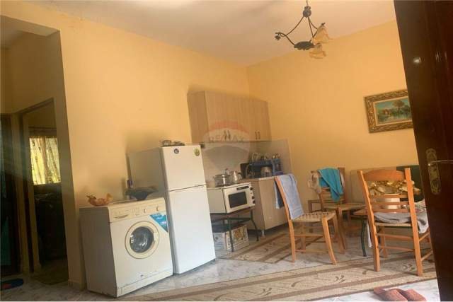 Tirane, shitet shtepi 1 Katshe Kati 0, 94 m² 130.000 Euro (dajt)