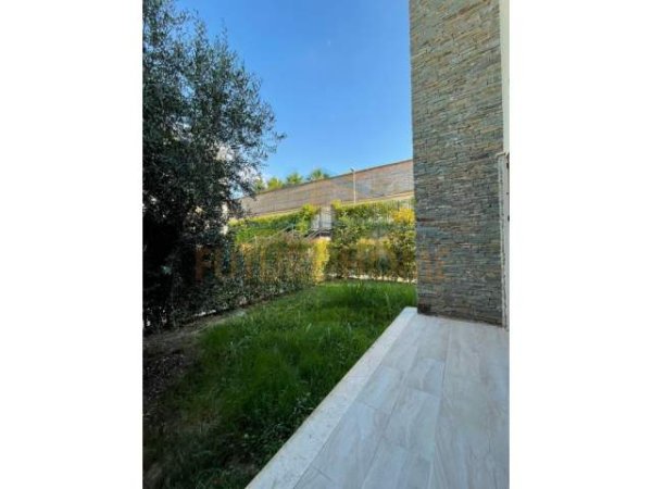 Tirane, jepet me qera apartament duplex 2+1+BLK Kati 0, 210 m² 1.400 Euro (Liqeni i Thate)