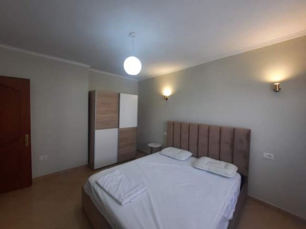 Tirane, jepet me qera apartament 1+1+A Kati 4, 65 m² 400 Euro (Jean d'Arc Boulevard)
