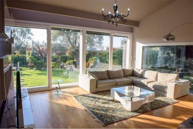 Tirane, jepet me qera Vile 2 Katshe Kati 0, 649 m² 3.000 Euro (prane Teg)