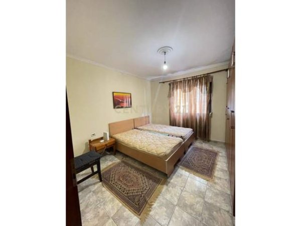 Tirane, jepet me qera apartament 1+1 Kati 1, 55 m² 300 Euro (Porcelan)