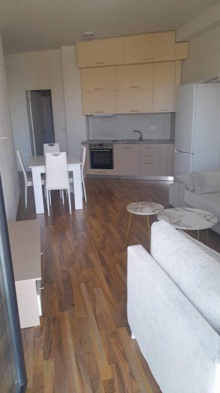 Tirane, jepet me qera apartament 1+1 Kati 4, 70 m² 400 Euro (Rruga Benjamin Kruta Tiranë,Shqipëria)