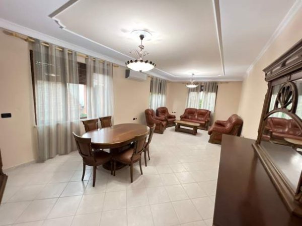 Tirane, jepet me qera Vile 300 m² 1.100 Euro (Riza Cerova)