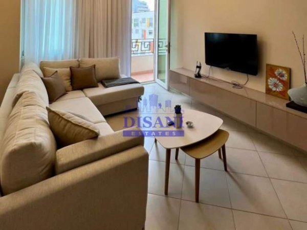 Tirane, jepet me qera apartament 2+1 Kati 6, 93 m² 500 Euro (Rruga 5 maj)