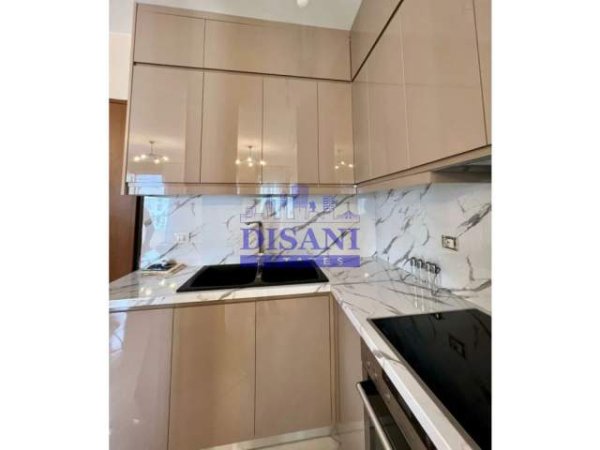 Tirane, jepet me qera apartament 2+1 Kati 6, 93 m² 500 Euro (Rruga 5 maj)