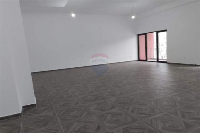 Tirane, jepet me qera ambjent biznesi Kati 1, 147 m² 1.200 Euro (Rruga e Dibres)