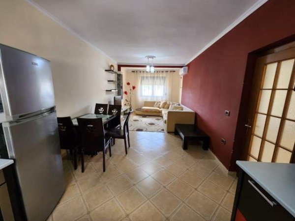 Tirane, jepet me qera apartament 1+1+BLK Kati 3, 55 m² 300 Euro
