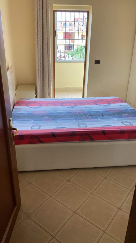 Tirane, jepet me qera apartament 1+1+BLK Kati 3, 55 m² 300 Euro
