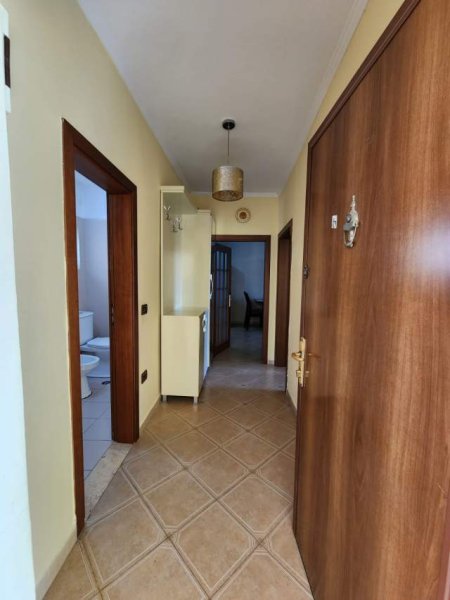 Tirane, jepet me qera apartament 1+1+BLK Kati 3, 55 m² 300 Euro
