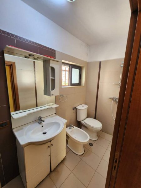 Tirane, jepet me qera apartament 1+1+BLK Kati 3, 55 m² 300 Euro