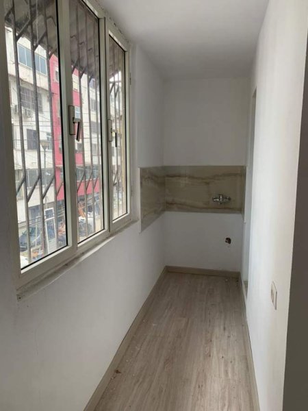 Tirane, jepet me qera apartament 1+1 Kati 2, 67 m² 450 Euro (Vasil Shanto)