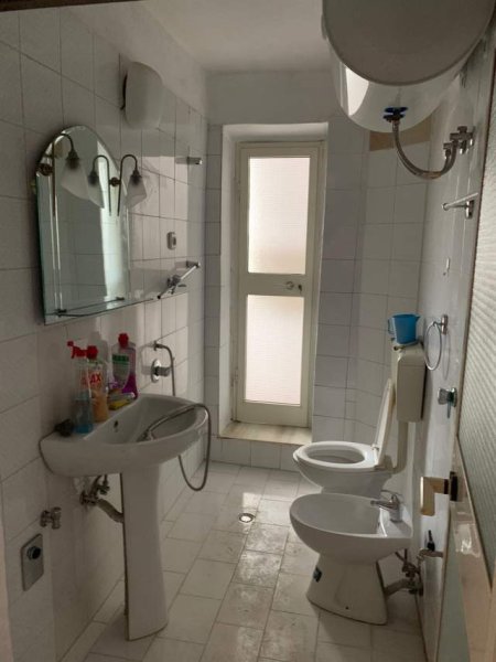 Tirane, jepet me qera apartament 1+1 Kati 2, 67 m² 450 Euro (Vasil Shanto)