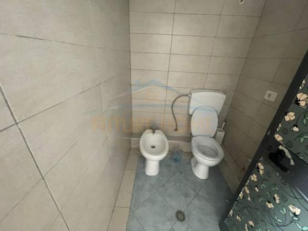 Durres, jepet me qera ambjent biznesi Kati 1, 572 m² 1.500 Euro (Spitali, Durres)