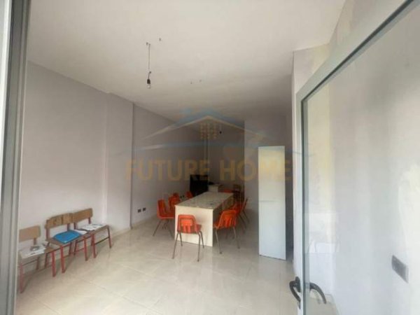 Durres, shitet ambjent biznesi Kati 0, 114 m² 63.000 Euro (l.nr 5)