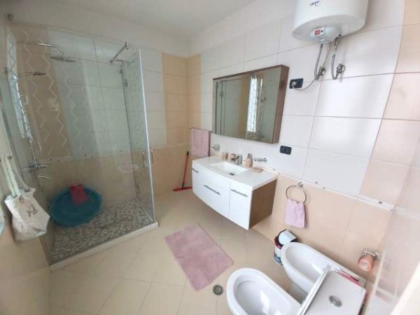 Tirane,   apartament 3+1+BLK Kati 11, 239 m² 900 Euro (Deliorgji - Rr. Kavajes)