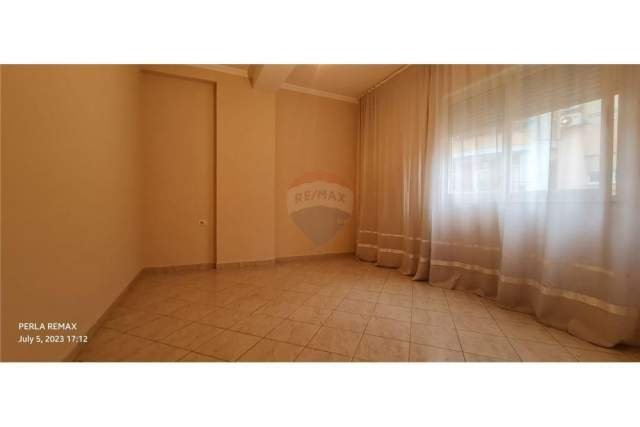 Tirane, shitet apartament 2+1 Kati 3, 98 m² 130.000 Euro (Kodra e Diellit)