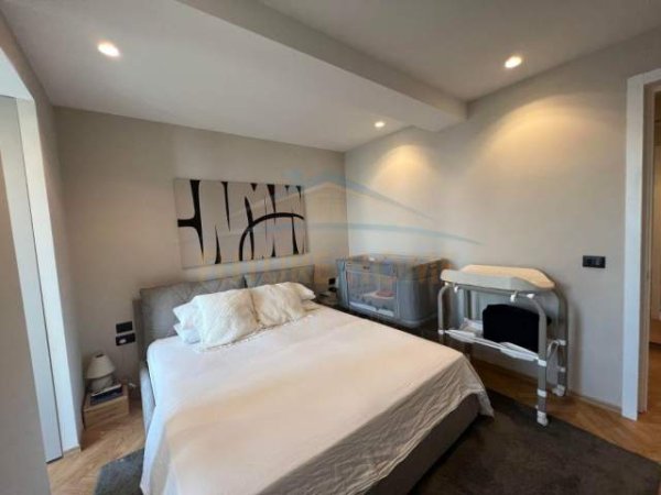 Tirane, shitet apartament 2+1 Kati 8, 117 m² 170.000 Euro