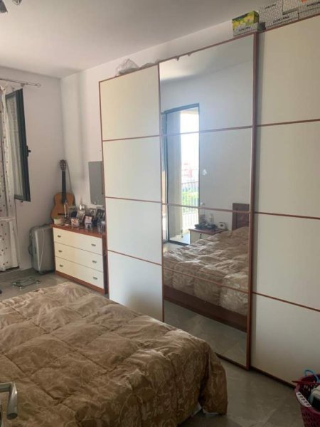 Tirane, jepet me qera apartament 1+1+BLK Kati 8, 60 m² 400 Euro (Oxhaku)