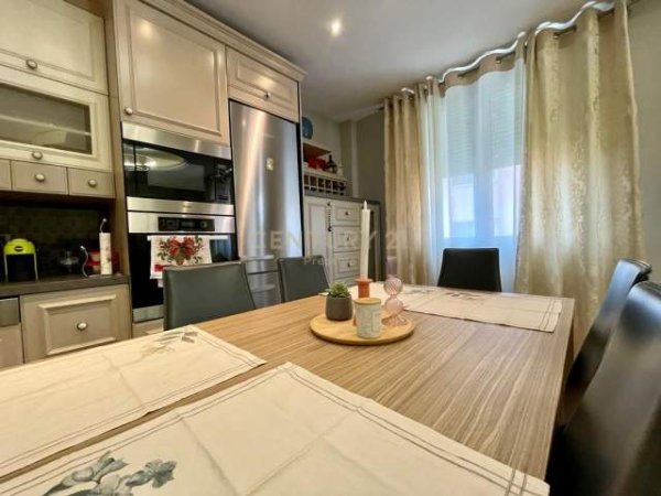 Tirane, shitet apartament 3+1 Kati 2, 137 m² 395.000 Euro (Bulevardi Zogu i Parë)