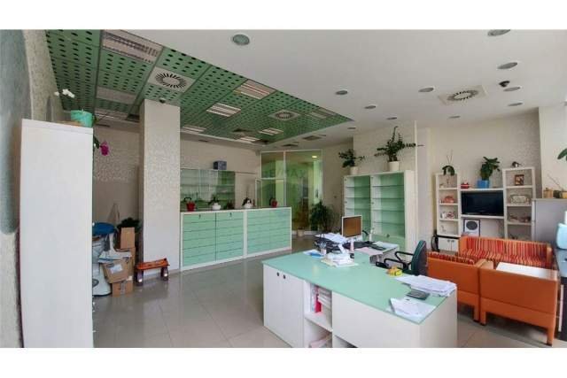 Tirane, jepet me qera ambjent biznesi Kati 1, 76 m² 500 Euro (Brryli)