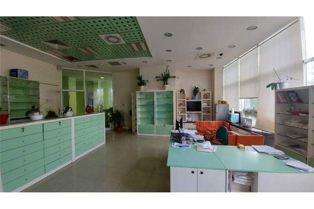 Tirane, jepet me qera ambjent biznesi Kati 1, 76 m² 500 Euro (Brryli)