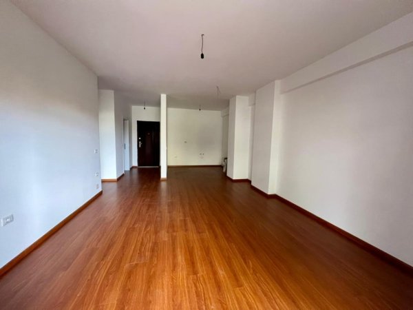 Tirane, jepet me qera apartament 2+1+Ballkon Kati 2, 128 m² 650 € (Rruga Ndre Mjeda)
