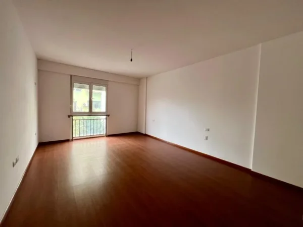 Tirane, jepet me qera apartament 2+1+Ballkon Kati 2, 128 m² 650 € (Rruga Ndre Mjeda)