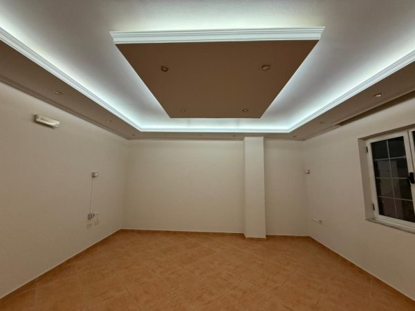 Tirane, jepet me qera zyre Kati 4, 178 m² 1.700 € (Sheshi Willson)