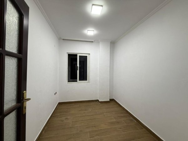 Tirane, jepet me qera zyre Kati 4, 178 m² 1.700 € (Sheshi Willson)