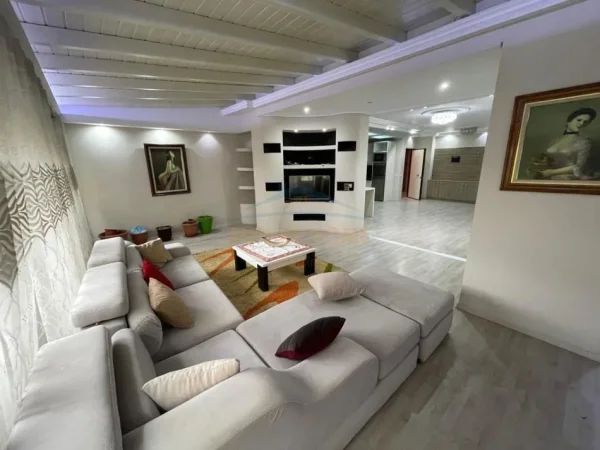 SHITET APARTAMENT 2+1+VERANDE PALLATI ME SHIGJETA
