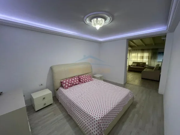 SHITET APARTAMENT 2+1+VERANDE PALLATI ME SHIGJETA