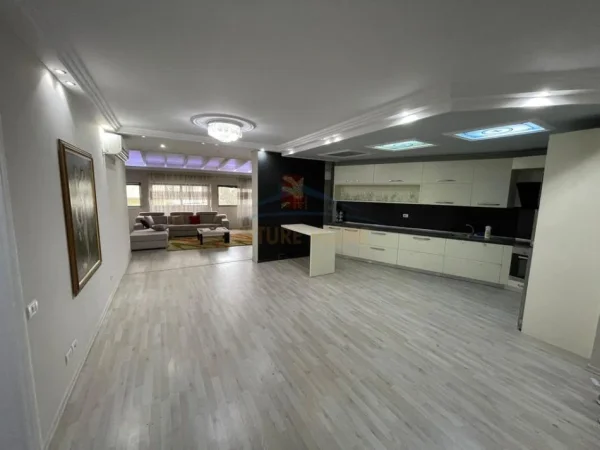 SHITET APARTAMENT 2+1+VERANDE PALLATI ME SHIGJETA