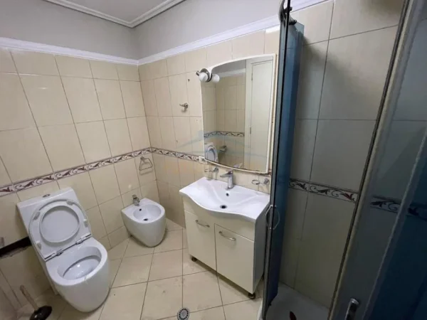 SHITET APARTAMENT 2+1+VERANDE PALLATI ME SHIGJETA