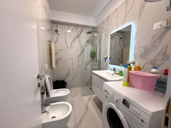 Tirane, shitet apartament 2+1 Kati 4, 116 m² 155.000 € (Astir)