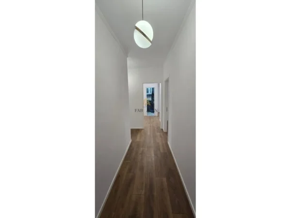 Tirane, shitet apartament 2+1 Kati 7, 93 m² 218.000 € (Prokuroria e Tiranes)