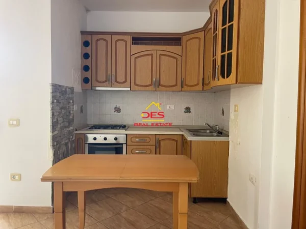 Vlore, shitet apartament 1+1+Ballkon Kati 8, 71 m² 113.000 € (Rruga Gjergj A|rianiti)