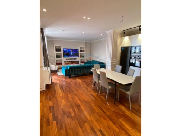 Tirane, jepet me qera apartament 2+1 Kati 10, 240 m² 1.500 € 