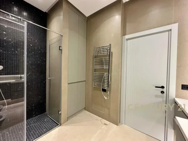 Tirane, jepet me qera apartament 1+1 Kati 5, 76 m² 850 € (Square 21)