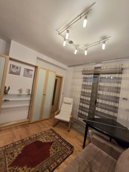Tirane, jepet me qera ambjent biznesi Kati 9, 107 m² 1.100 € (Qender)