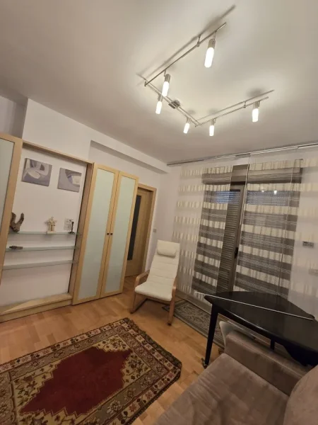 Tirane, jepet me qera ambjent biznesi Kati 9, 107 m² 1.100 € (Qender)