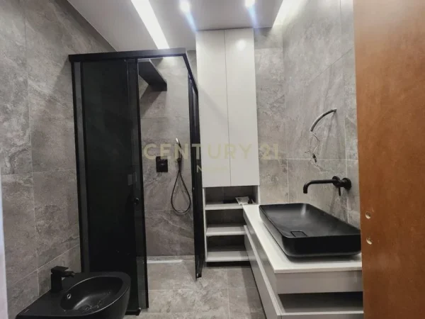 Tirane, shes apartament 2+1+Aneks+Ballkon Kati 6, 103 m² 260.000 € 