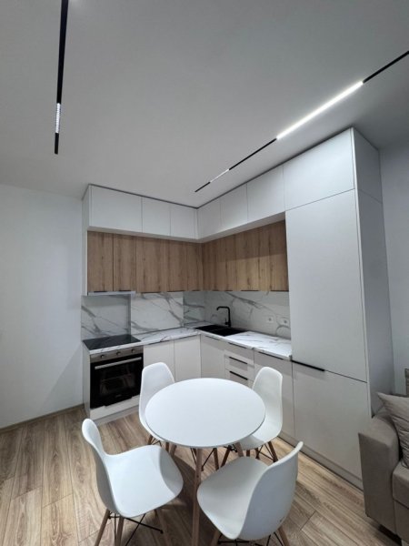 Tirane, jepet me qera apartament 1+1+Ballkon Kati 2, 60 m² 700 € (Rruga Viktor Eftimiu)