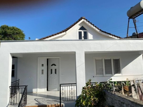 Tirane, jepet me qera shtepi 2+1+Ballkon Kati 1, 118 m² 400 € (ne Kombinat Tirane)