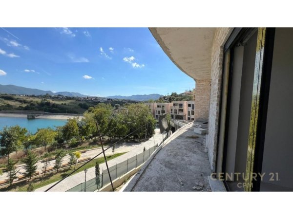 Tirane, shes apartament duplex 3+1+Aneks+Ballkon Kati 1, 230 m² 360.000 € 